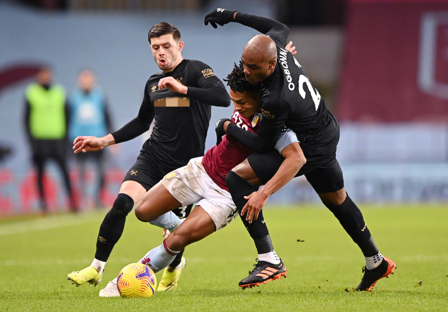 充满了惊险 充满了惊险